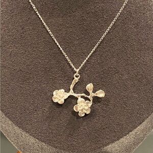Elegant Sterling Silver 16” Floral Pendant Necklace 2.98gr